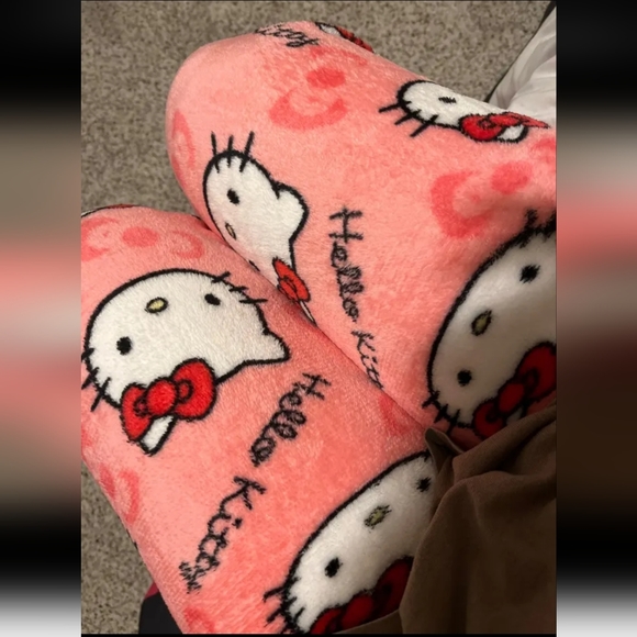 Hello Kitty Sherpa Pajama Pants - Picture 4 of 15